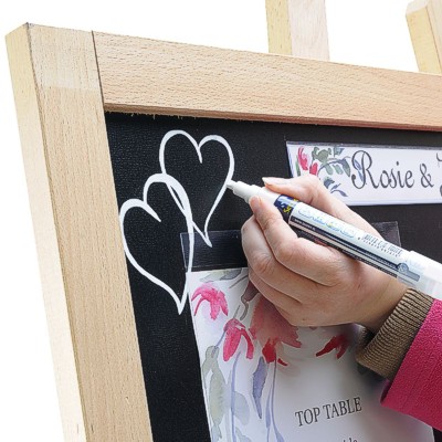 Chalk pen decorating wedding easel